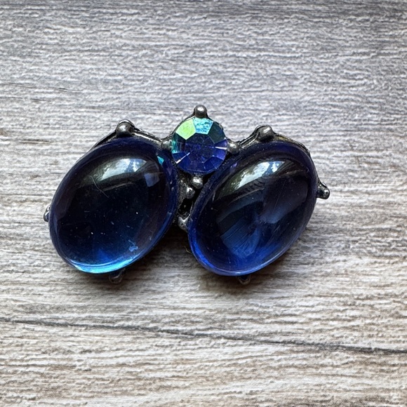 Jewelry - Blue Vintage Brooch with Rhinestone Middle
